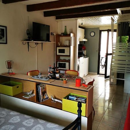 فيلا فيتيلفي Studio Tres Agreable Totalement Independant Dans Maison Avec Cour Sans Vis A Vis المظهر الخارجي الصورة